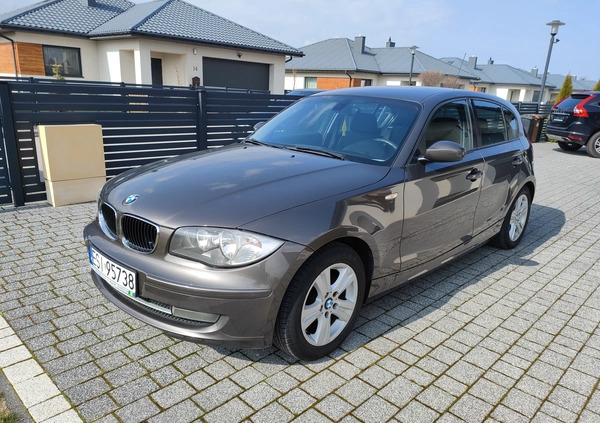 BMW Seria 1 cena 16800 przebieg: 248000, rok produkcji 2009 z Sieradz małe 172